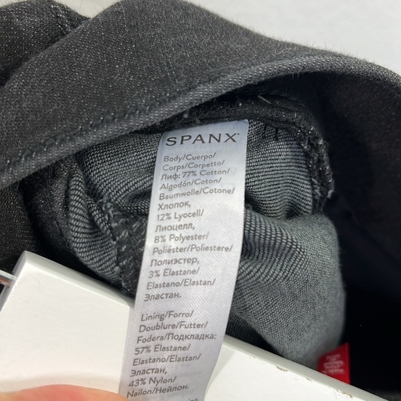 SPANX Black Skinny Ankle Jeans Distressed Vintage Wash size Small - Picture 4 of 9